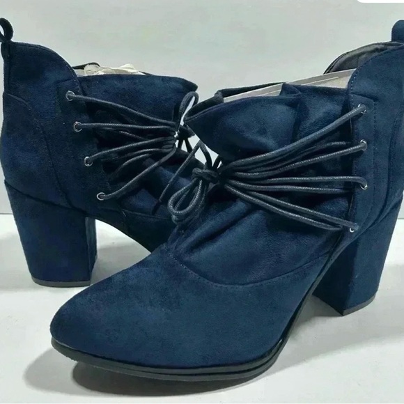 Athena Shoes - NIB!Love Athena-Navy Faux Suede Relaxed  Lace Up Detail Chunky Heel Boots Size 9